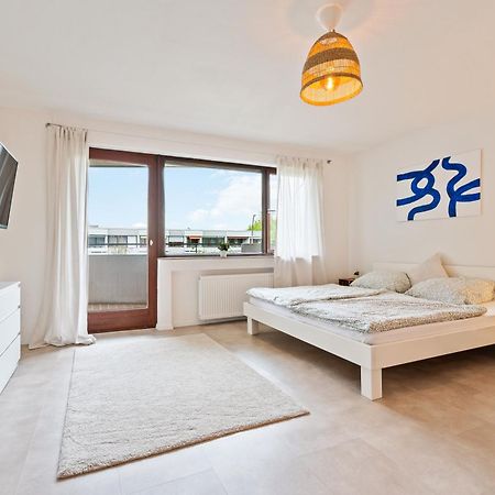 Idyl Kostenloser Privat-Parkplatz Wifi Smarttv Balkon Лудвигсбург Екстериор снимка